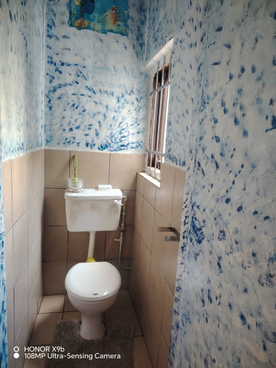 5 Bedroom Property for Sale in Wynberg Upper Western Cape
